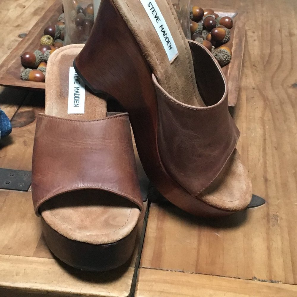 Steve Madden  "Lounge" Leather and Wood Platform